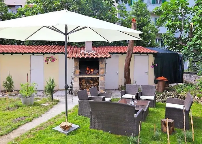 Retreat Apartment Split